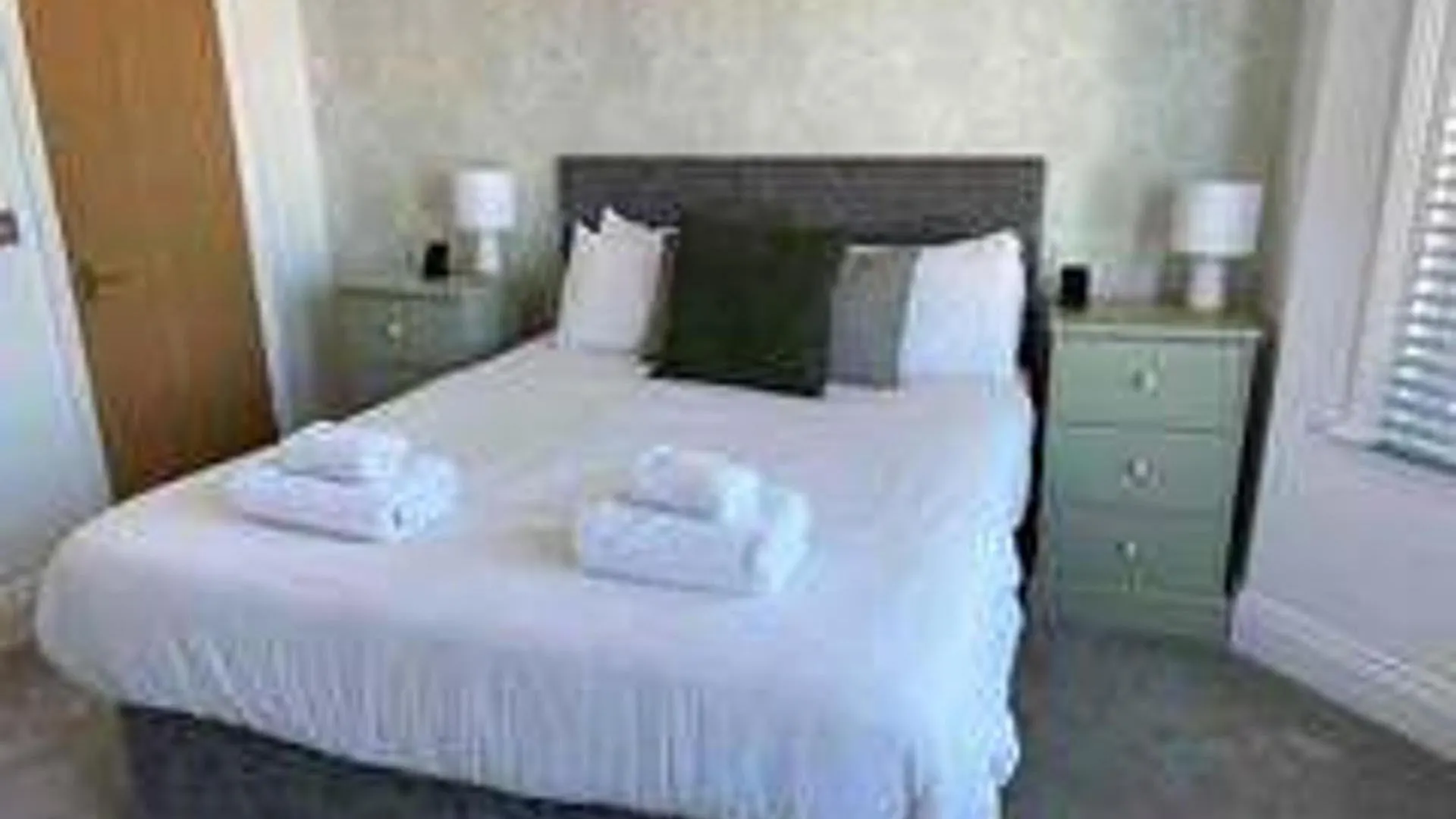 Apartmentsleeps6-Balcony-Freep-Whiterabbitretreat Bournemouth