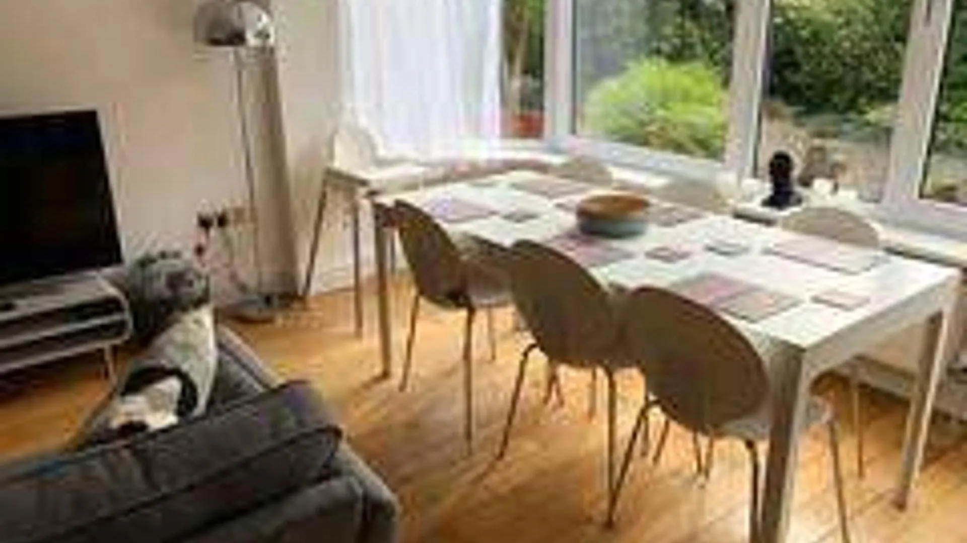 Apartmentsleeps6-Balcony-Freep-Whiterabbitretreat Bournemouth Apartment