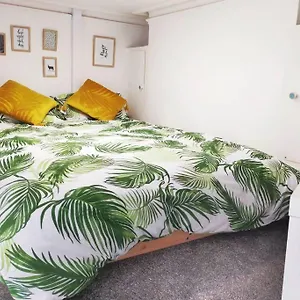 Cute & Cosy Loft-style Studio Close To Beach Apartment